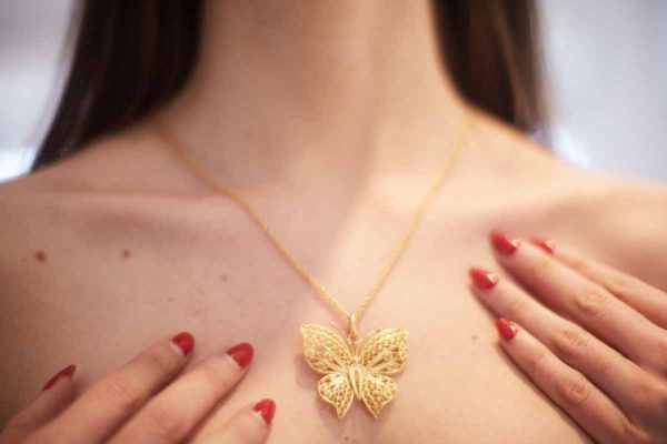 Collar Dije Mariposa Gde, Au